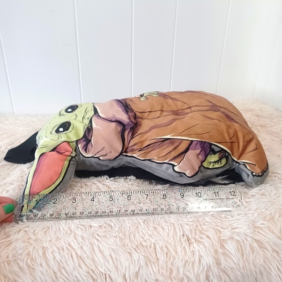 Star Wars Baby Yoda Plush Backpack - Picture 4 of 6